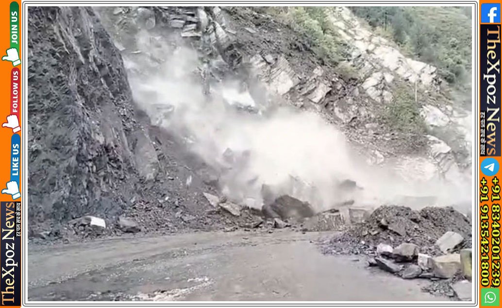 jammu-kashmir-srinagar-road-blocked