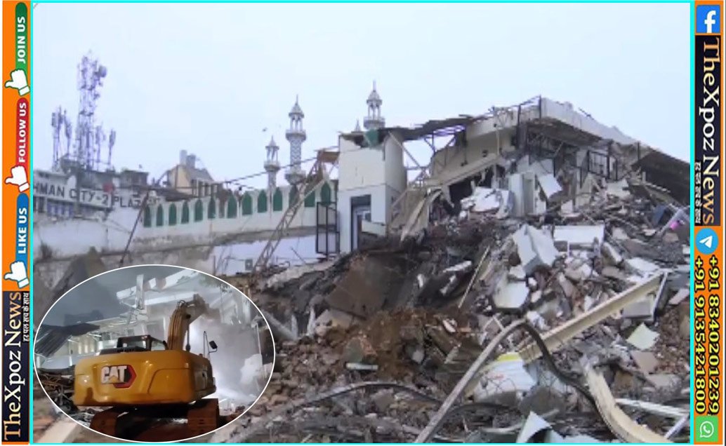 Delhi-Mosque-Near-Buldozer